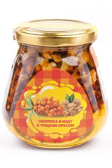 «Ложка счастья» - ягоды в меду с грецким орехом